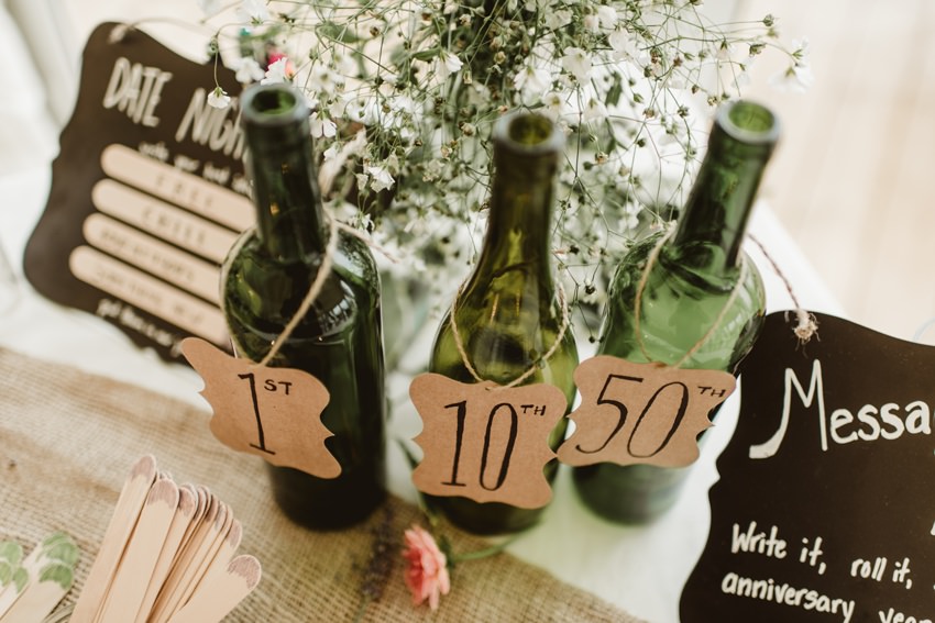 wedding details, green bottles for wedding table, jute bag wrap for wedding, rustic decor for wedding.