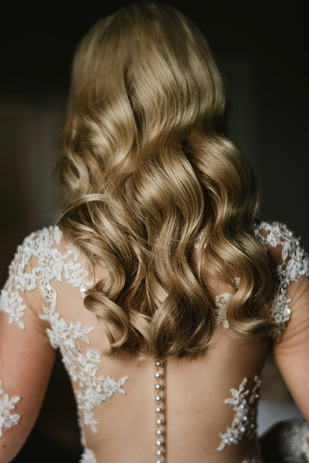 blond wavy hair seen from back